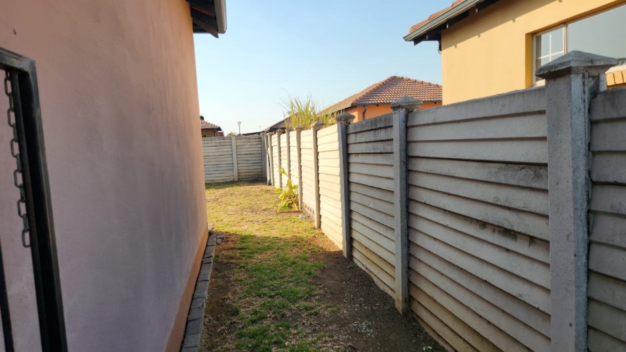 2 Bedroom Property for Sale in Waterkloof East North West